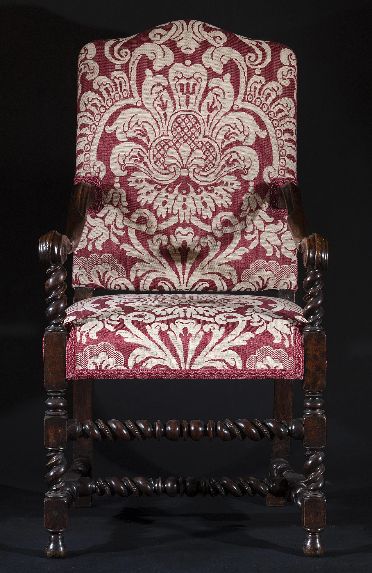 6 Walnut spool armchairs, 17th century 3